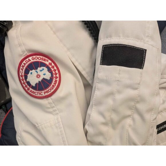 CANADA GOOSE Chilliwack Heritage Bomber Jacket - White - XS - Picture 9 of 10
